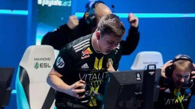 而出为球队 而出为球队