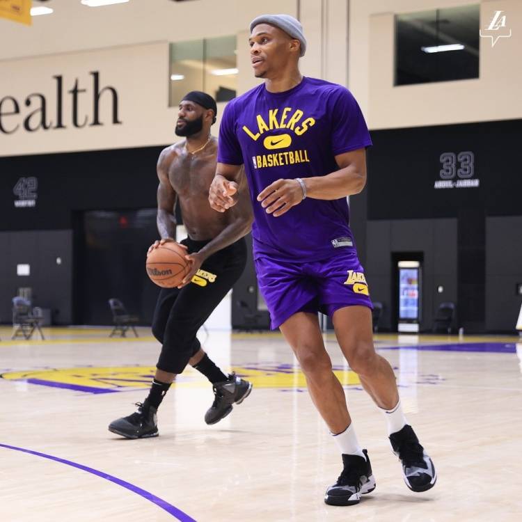 试图通过侧 试图通过侧